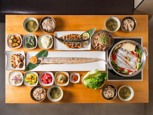 中门色达尔整条烤带鱼配温暖配菜