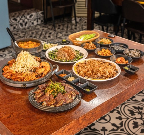 DDP附近Yeolhyeol Chungchun的石鍋海鮮牛갈비燉鍋