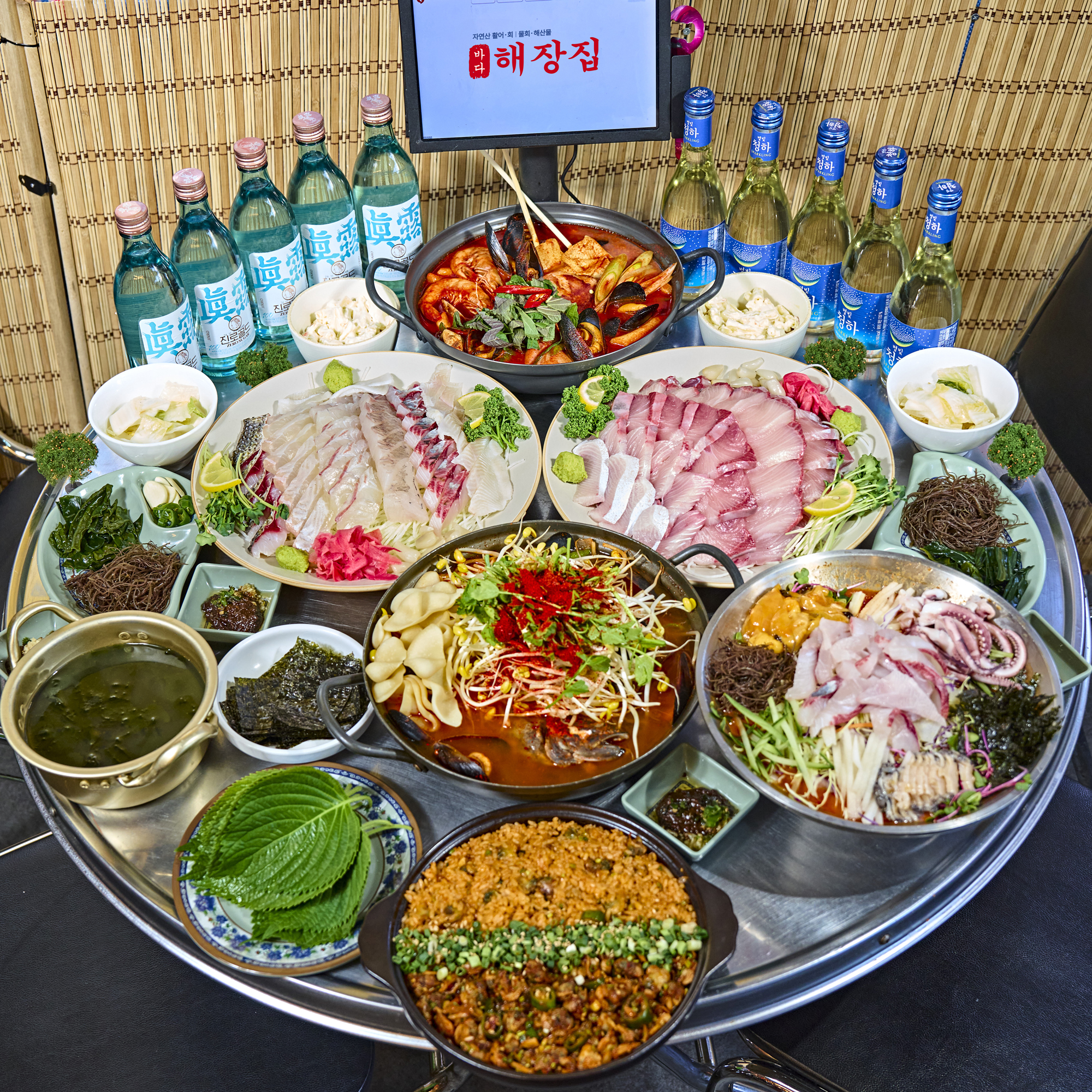 Kkeokkujaebi Chojangjib Gangnam生鱼片与炖菜