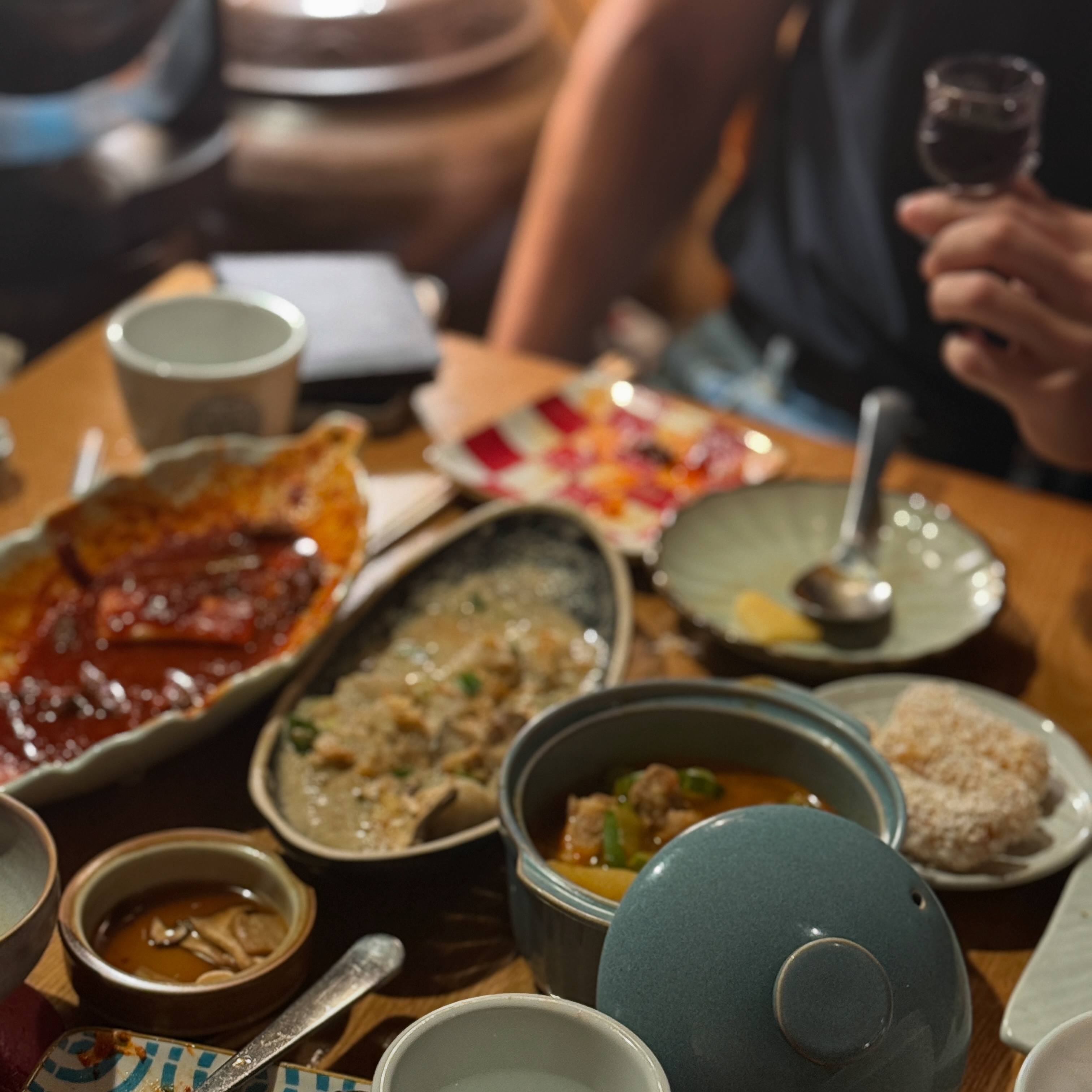 YUNJUDANG Haebangchon traditional liquor pairing table - Image 1