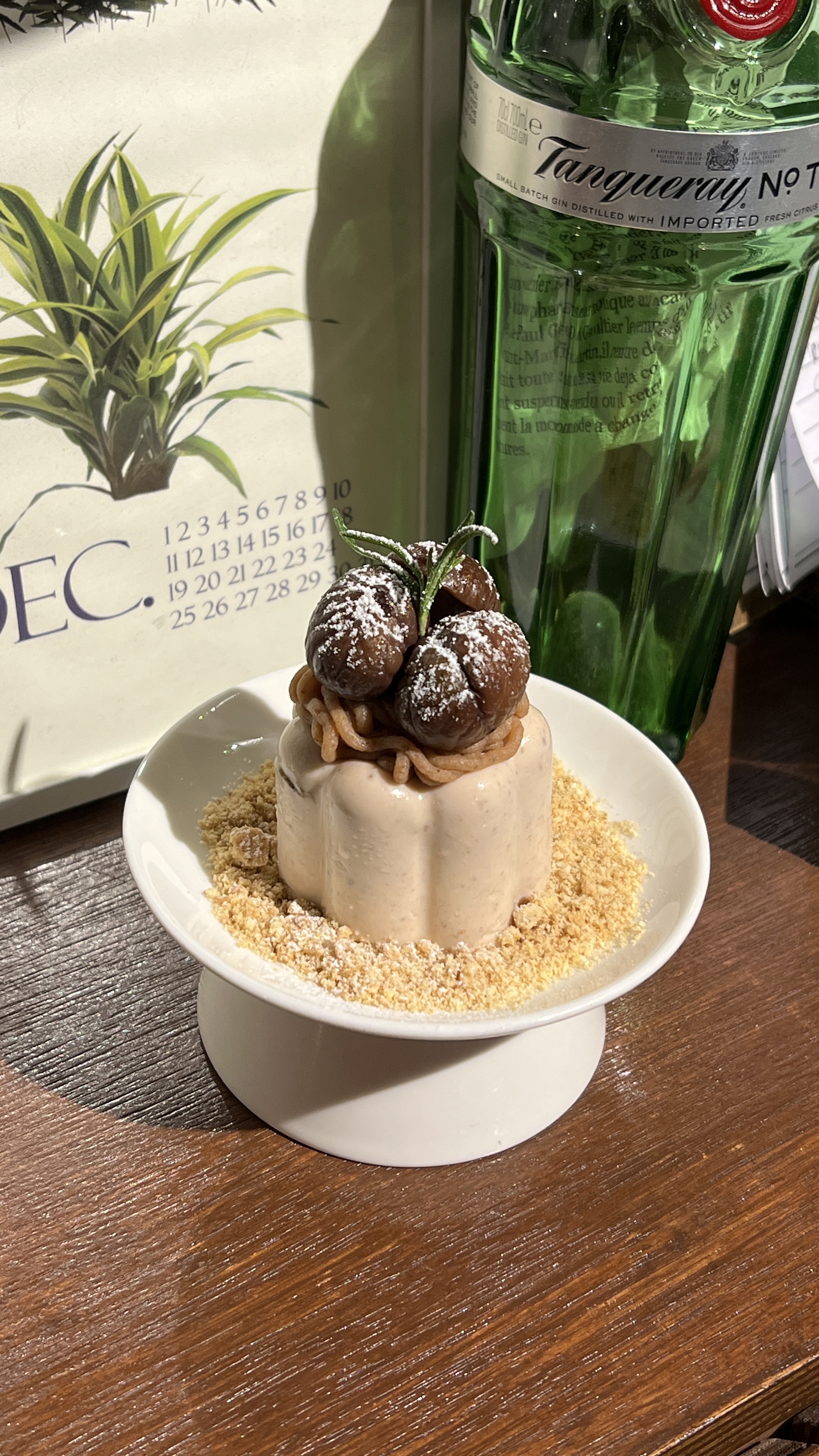 Favor dessert and cocktail pairing bar with seasonal fruit