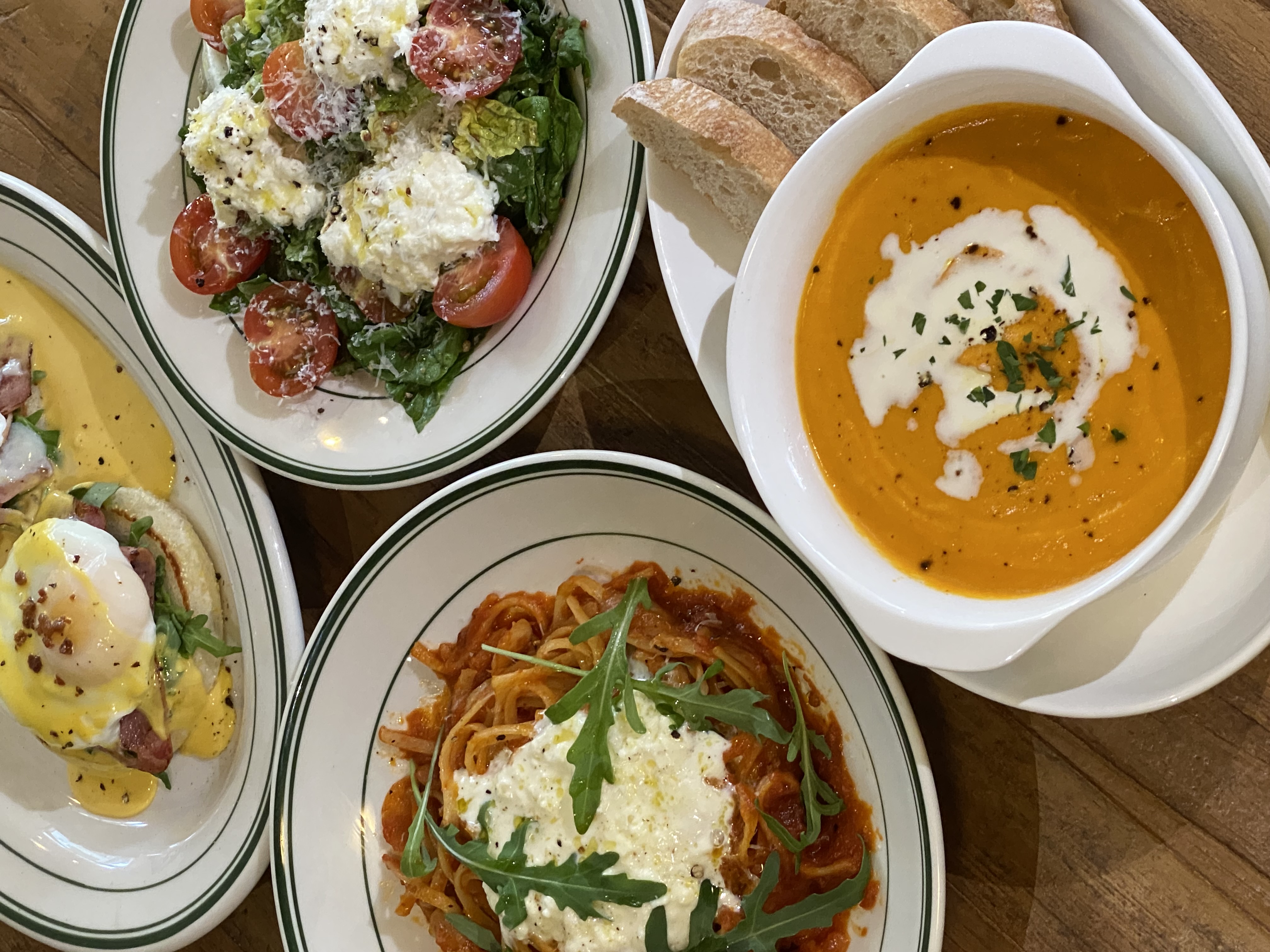 Bistro Grino Dosan 温暖的餐厅菜品配葡萄酒