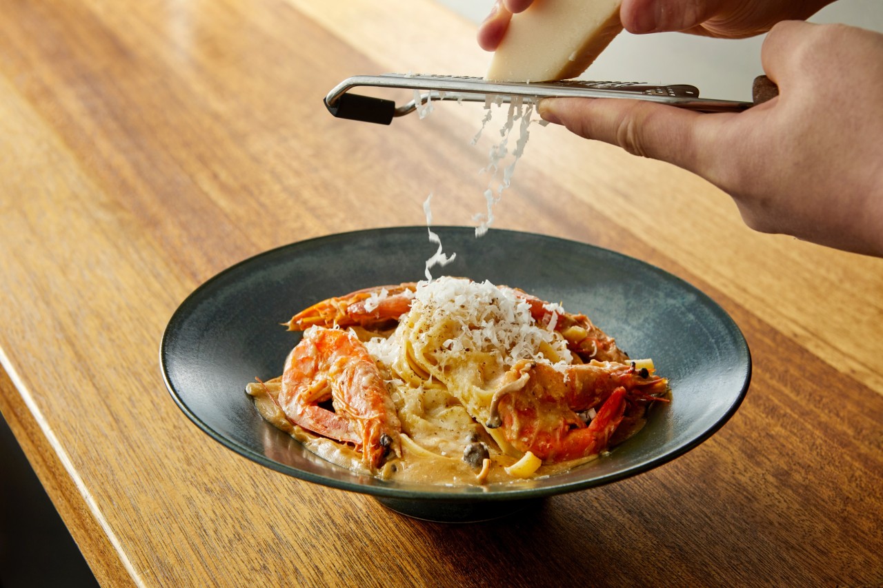 So House Bar intimate counter and small plates