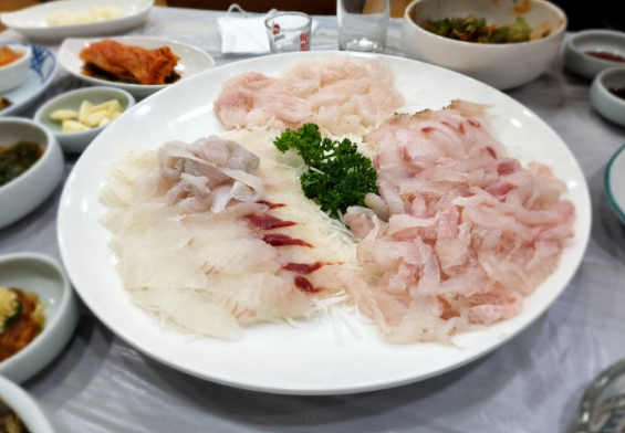 Dongbaekseom Hoetjip 釜山刺身与海景氛围