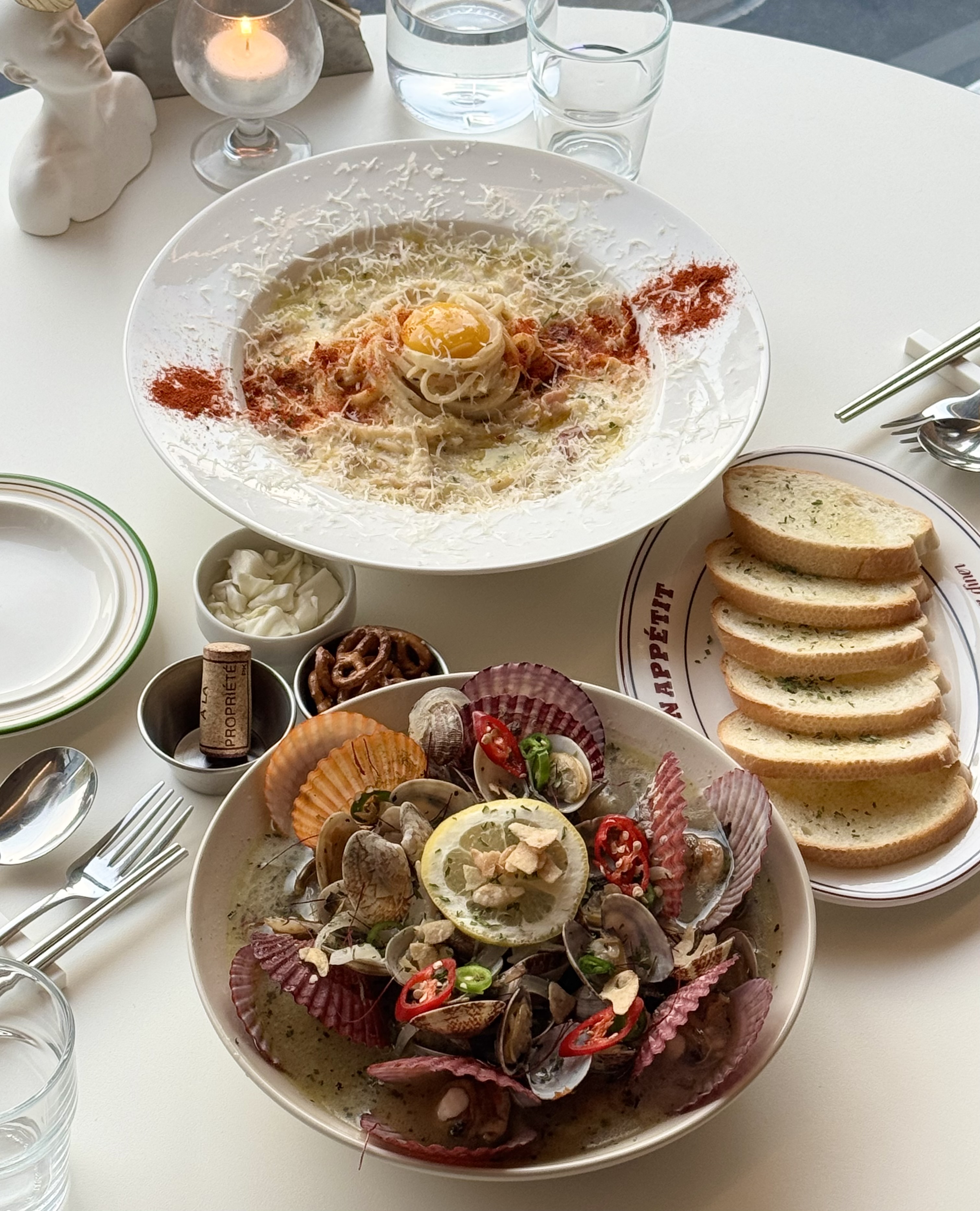 Upi highball and wine bar with city view