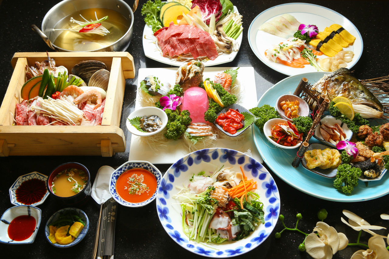 东海岛 光化门转盘寿司及包间刺身