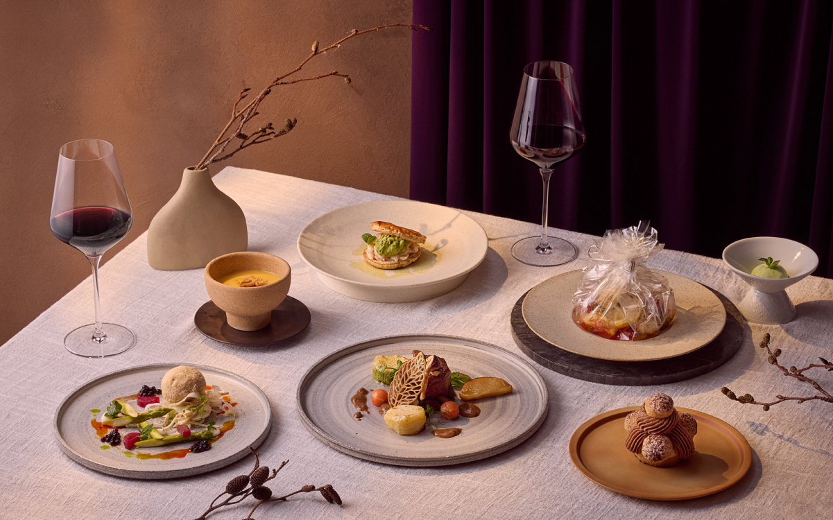 The Ribbon 餐廳內部搭配天際線景觀