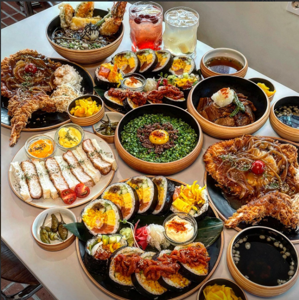 Bright dining room and futomaki-focused menu at Choi Dining Gwanghwamun