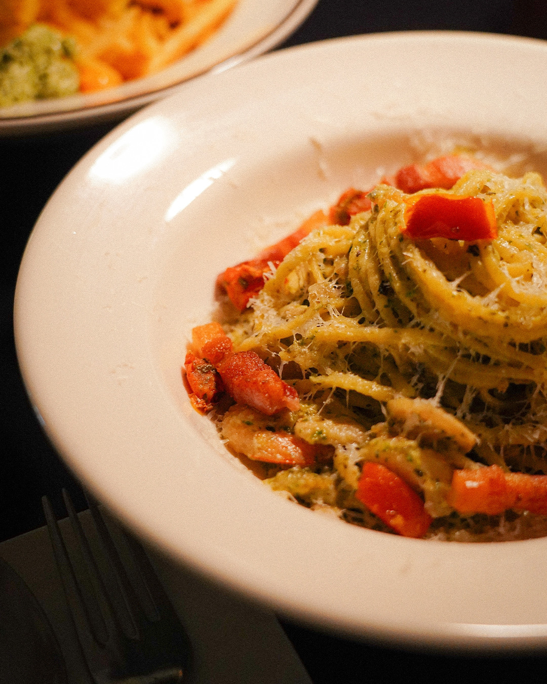 Ginmil long-wheat pasta with house-cured bacon and wine set