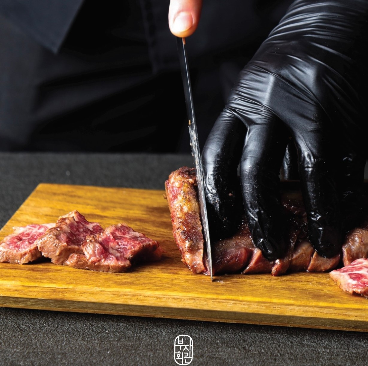 Buja Hoegwan City Hall branch premium beef and pork grill interior