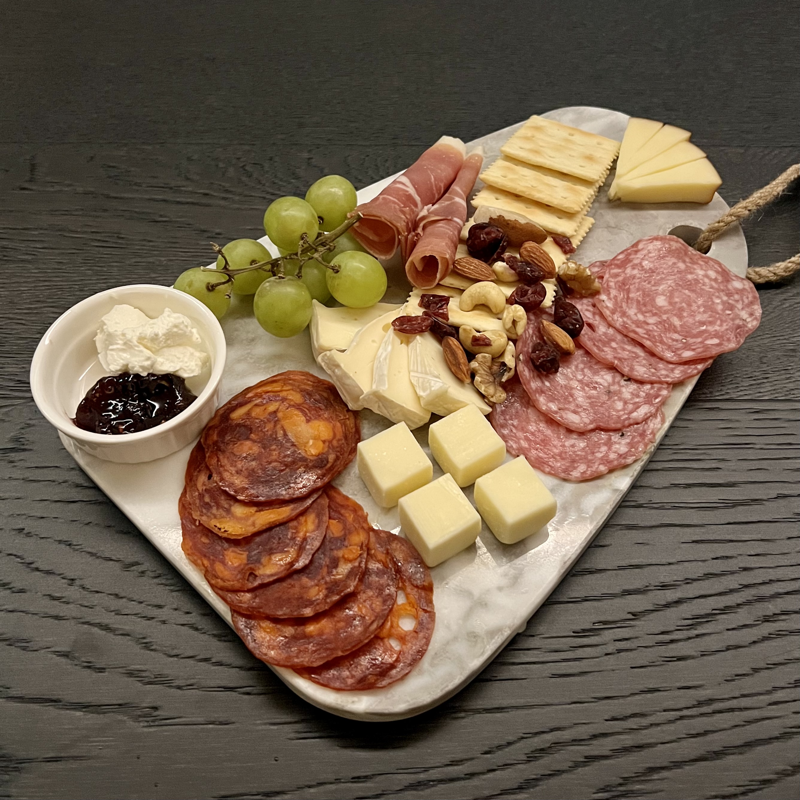 夕暮れ時の南山ビューが見えるArchive Seoulの屋上テラス