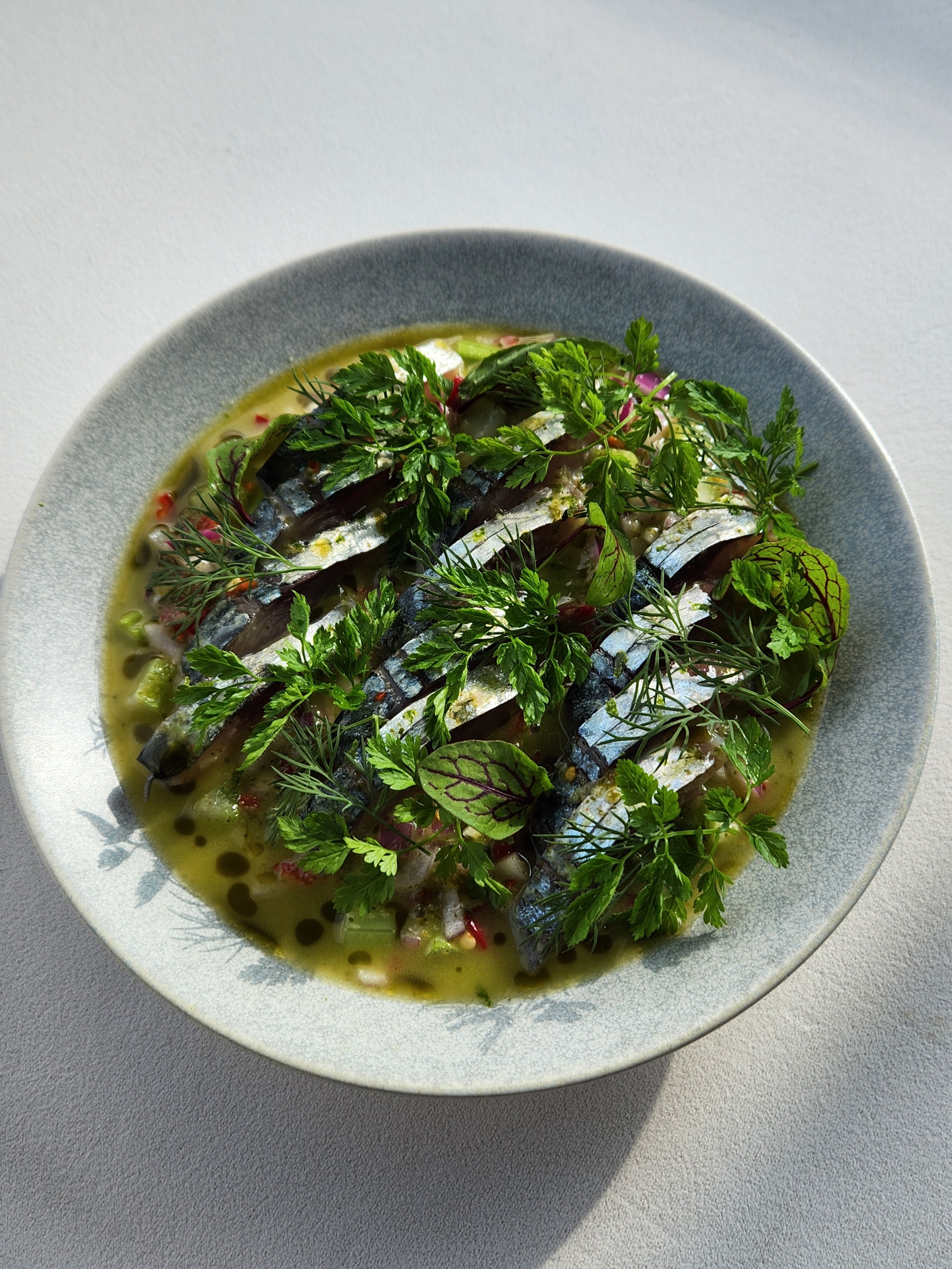 Keeep炭烤餐吧吧台，配时令小菜与葡萄酒