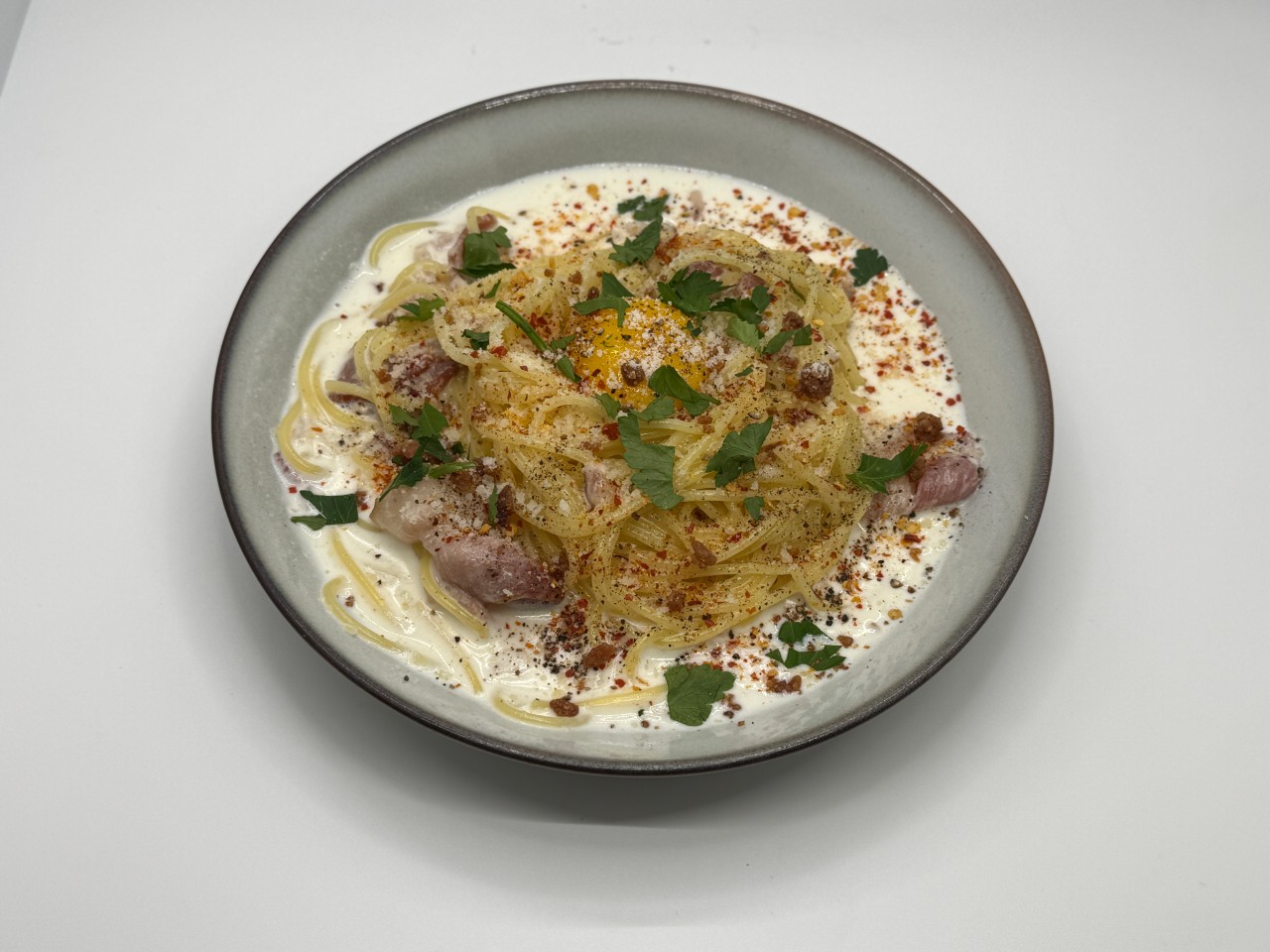 Numerodos圣水：比斯马克披萨，溏心蛋配木火炉烤制焦脆饼底