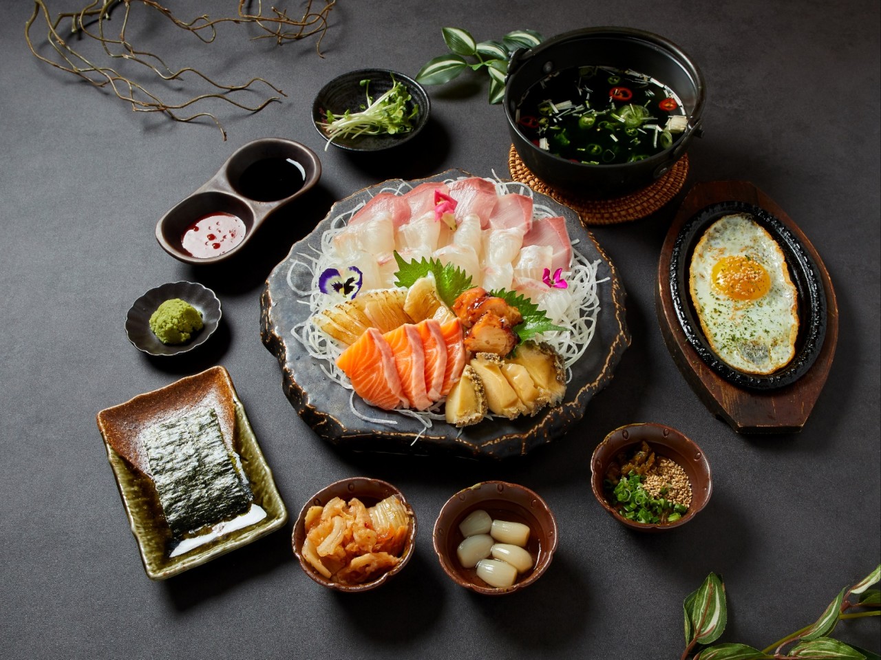 Sindang Ganjeolgot quiet sushi room and seasonal sashimi