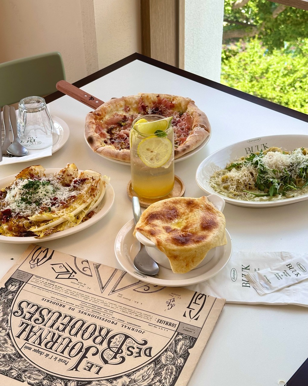 달맞이のBuuk Haeundae ヴィンテージ英国ホテル風のダイニングルーム