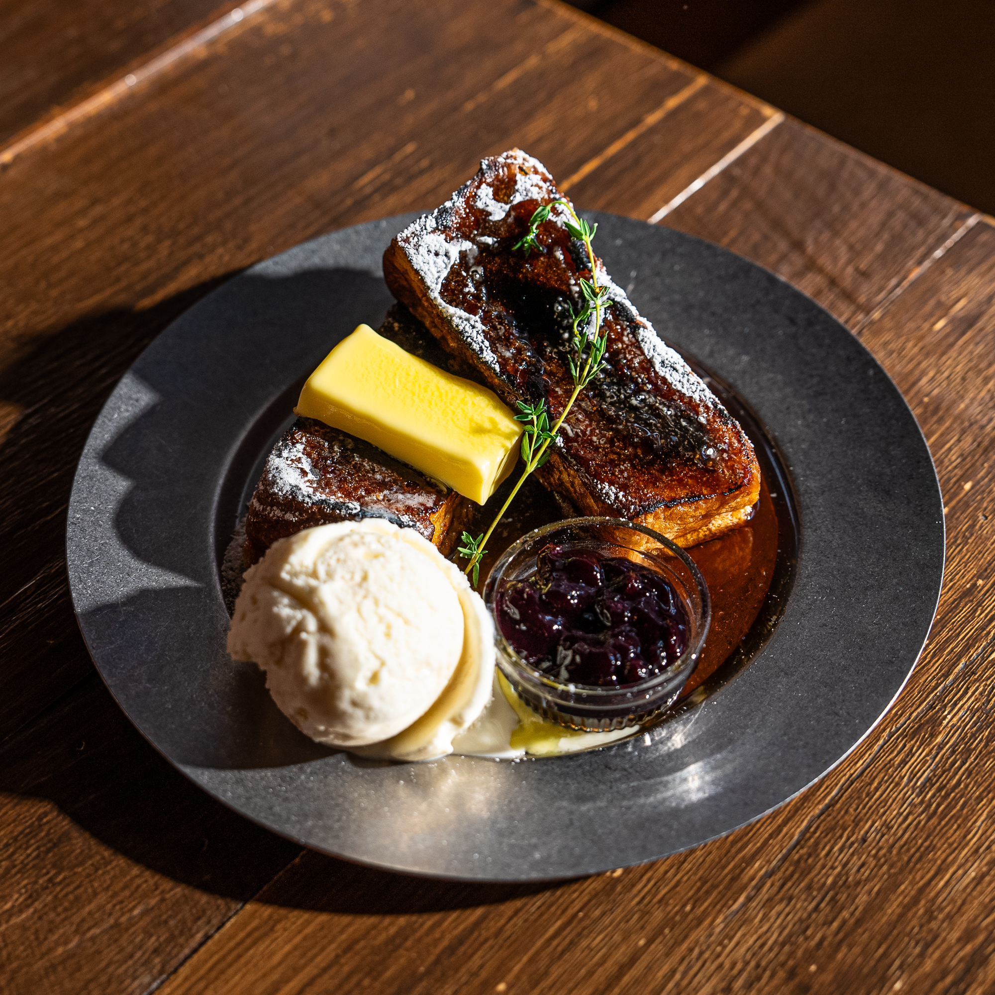 Pantone Classic吧台，经典鸡尾酒与咖啡