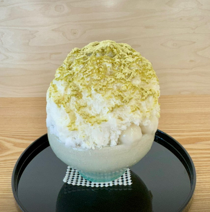 Boo Bing 延南刨冰，顶部覆盖新鲜水果