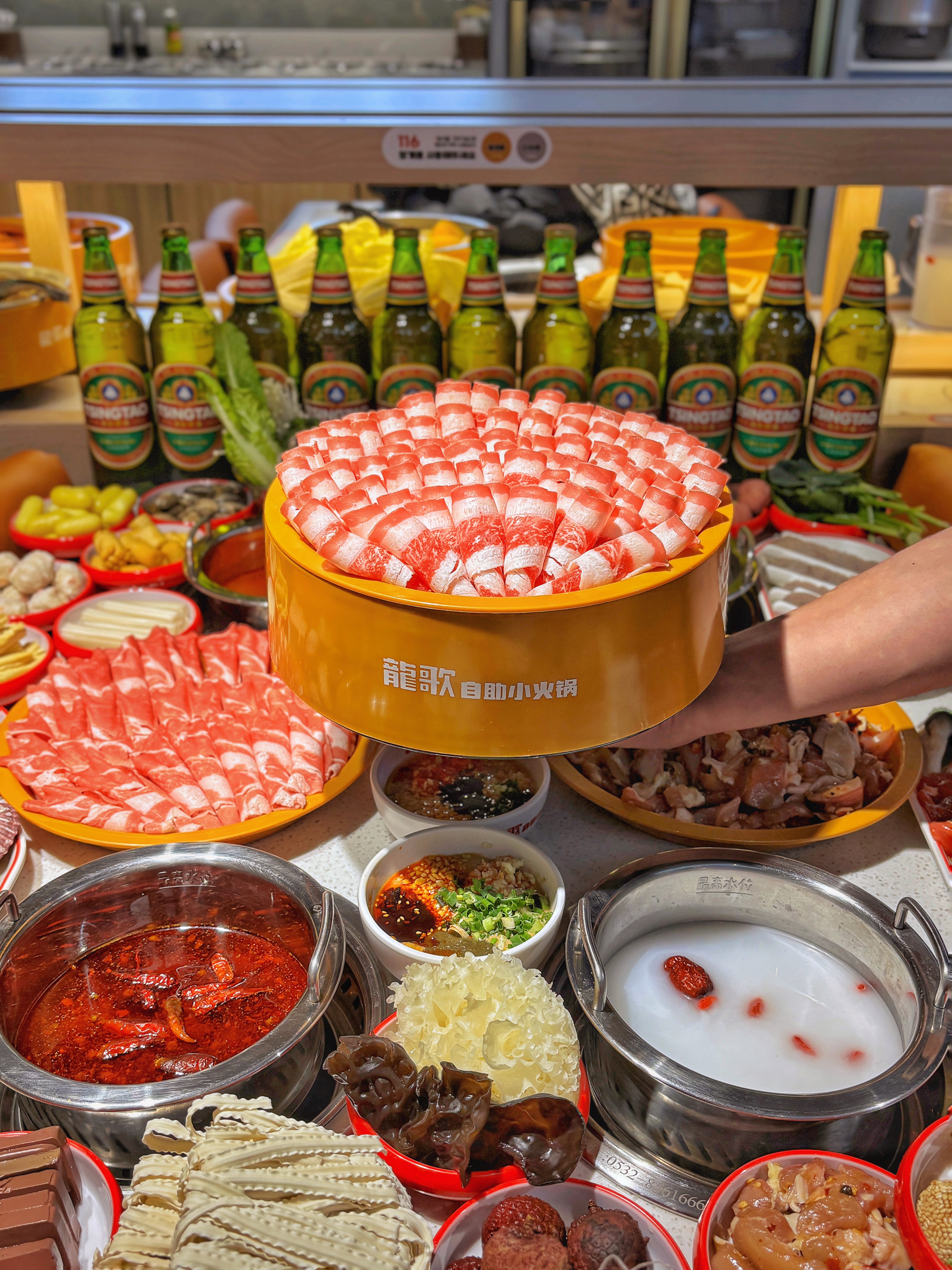 永家明洞旋轉火鍋，傳送帶食材與個人小鍋