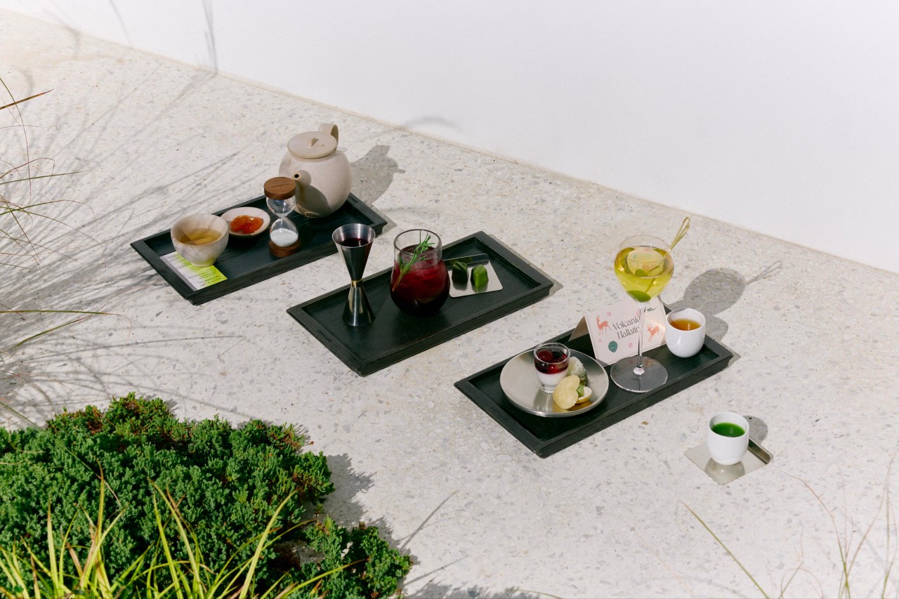 OSULLOC Tea House Bukchon內部與茶點服務