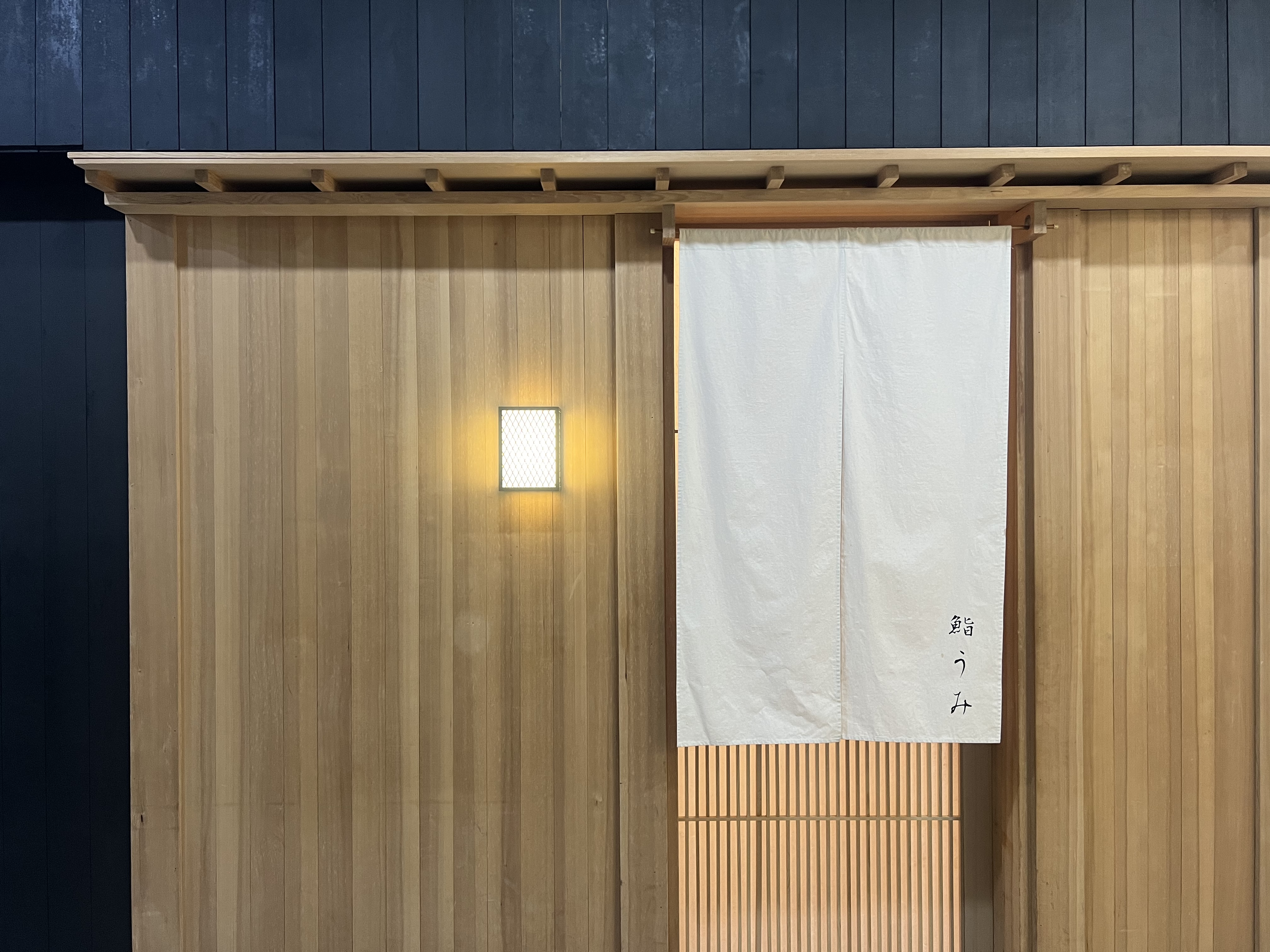 Sushiumi Yongsan intimate counter with nigiri