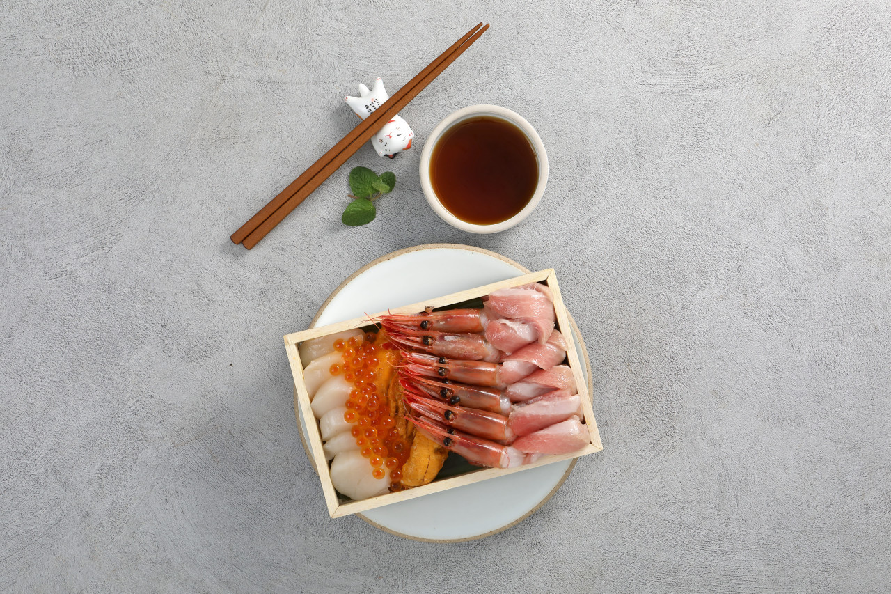 LGアーツセンターオボクサンのうなぎ丼と海鮮丼