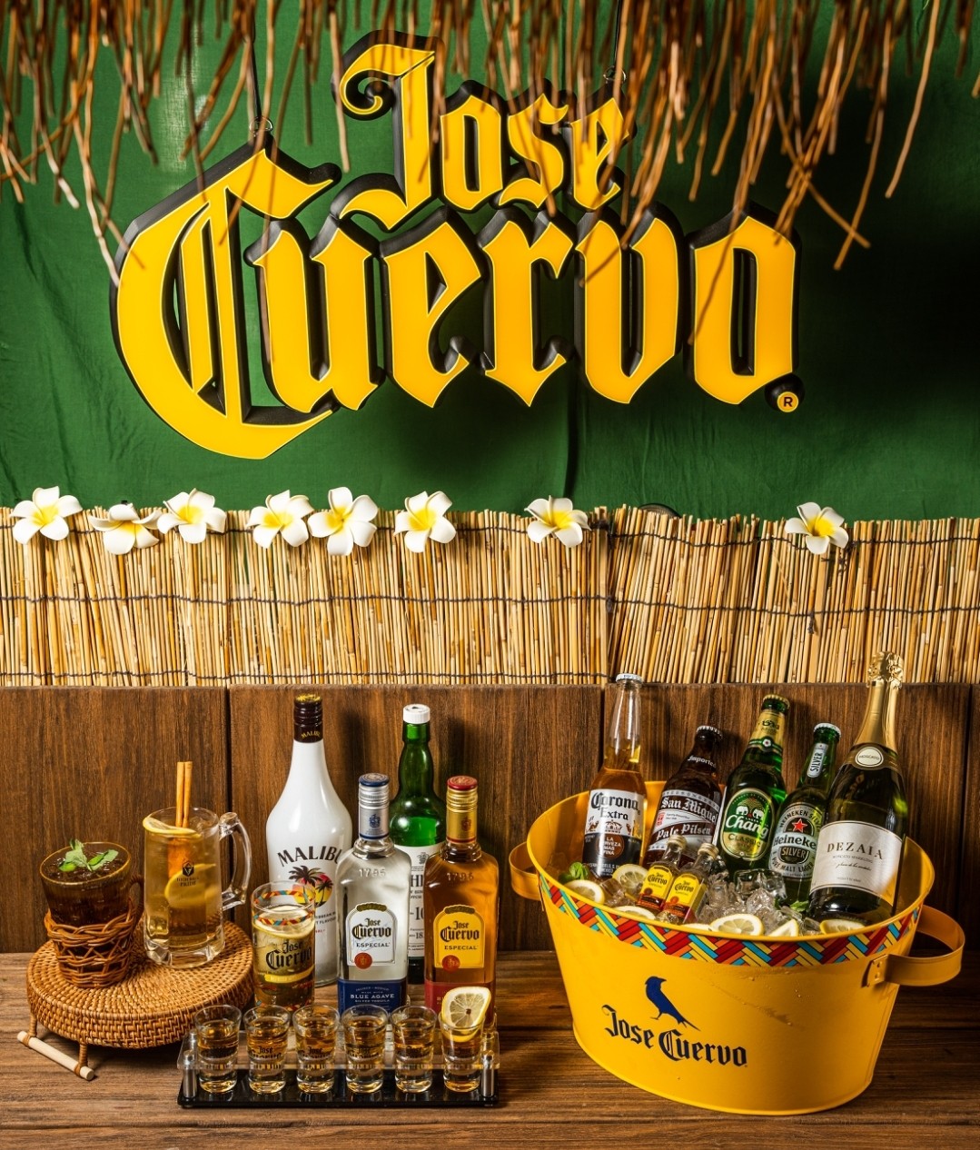 Kundaeng Thai dishes in a resort-like Yeonnam setting with outdoor tables