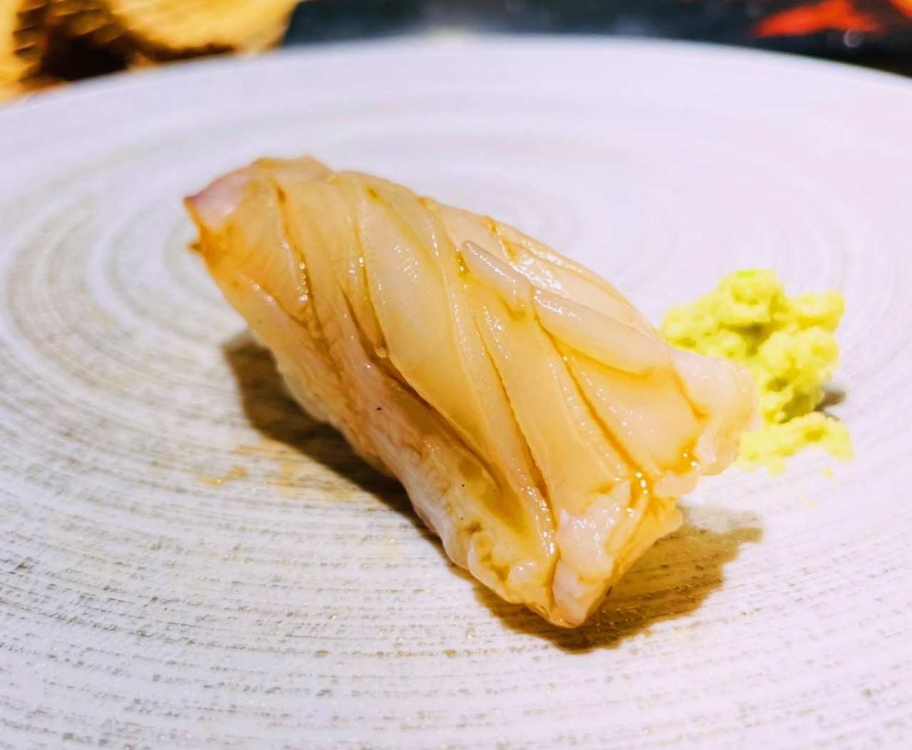 Sushi Gyomei应季握寿司配浅色雪松托盘