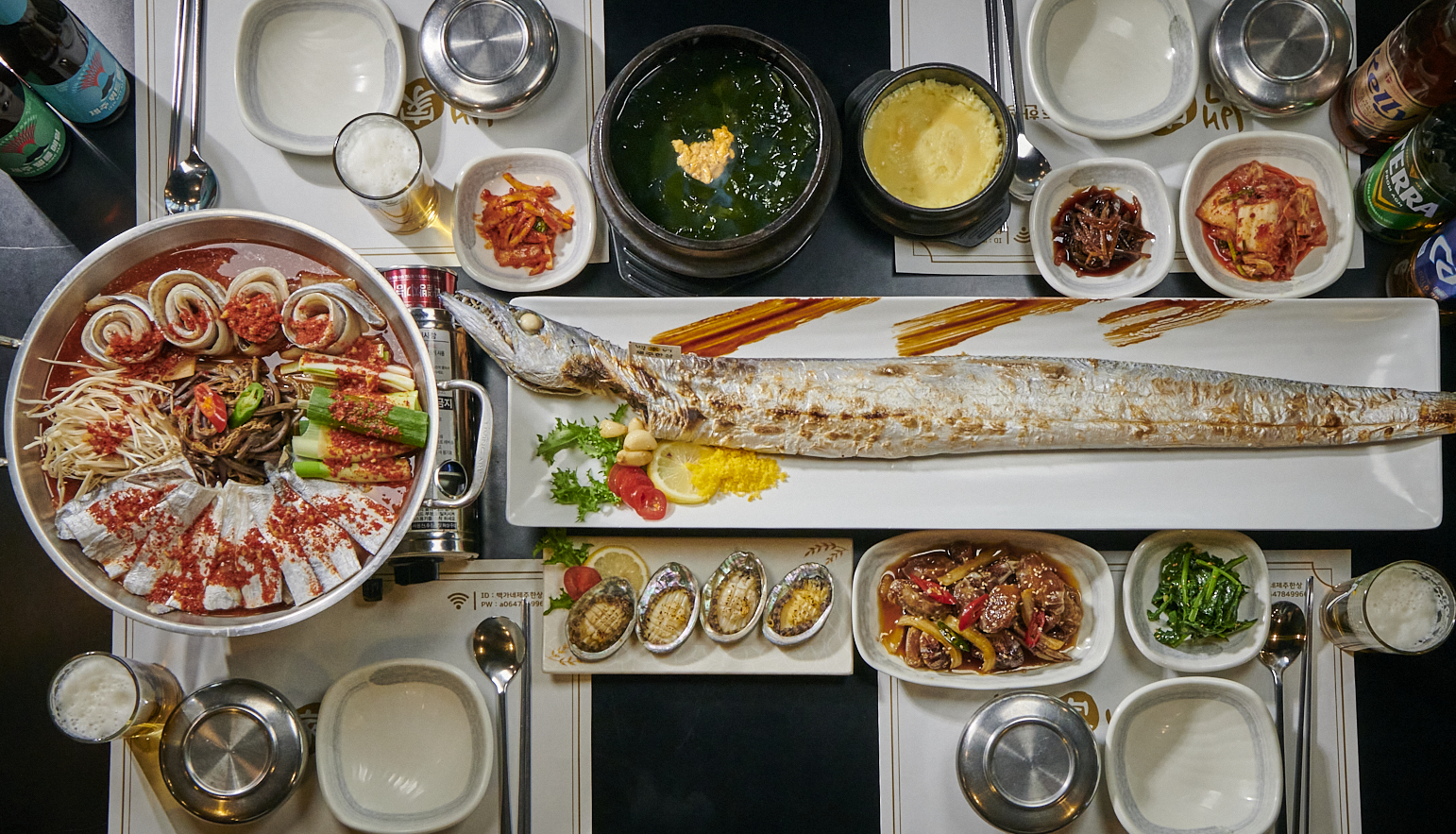 百甘濟州韓食 咸德店帶魚全條與配菜，眺望咸德海灘