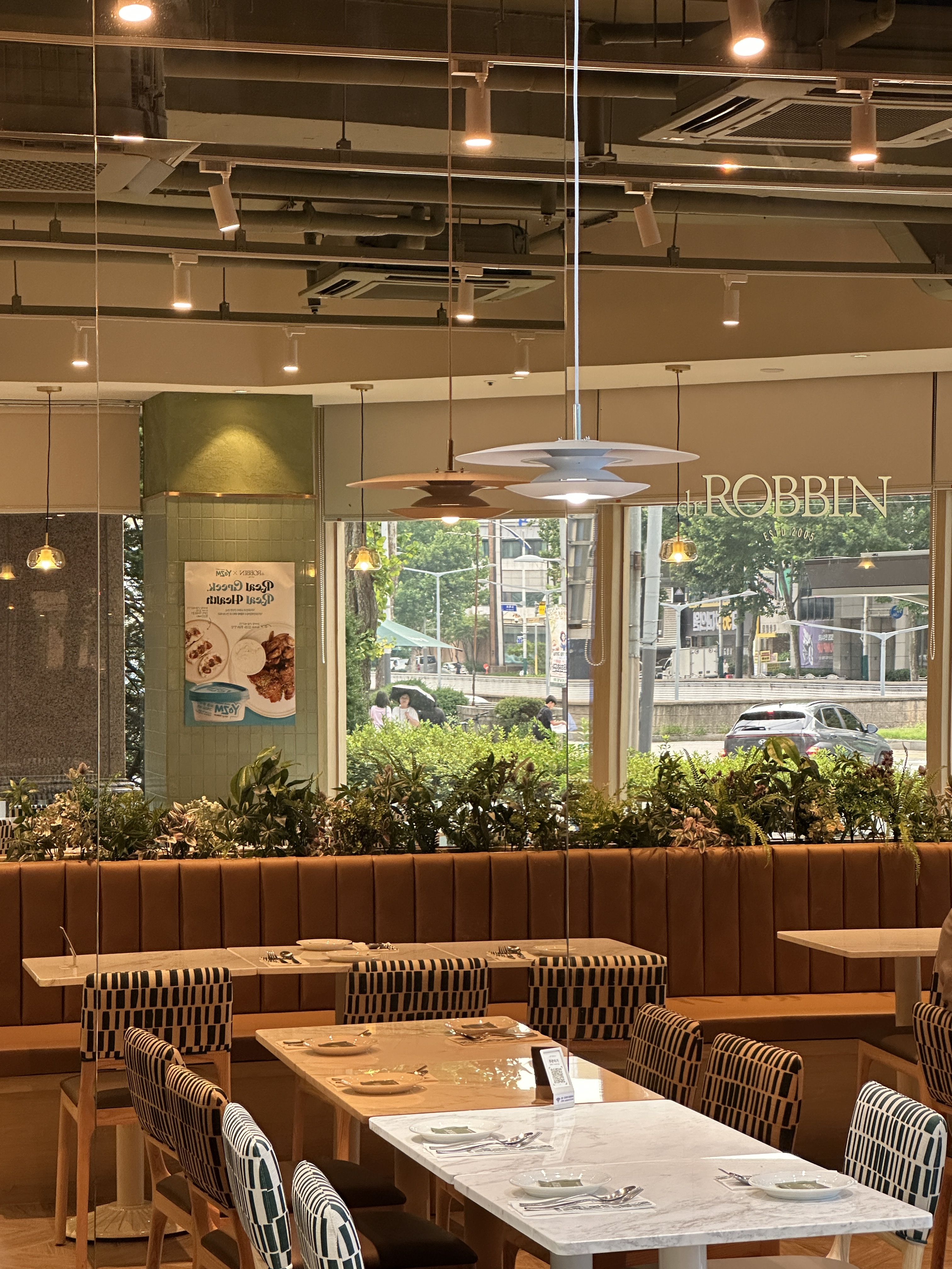 Dr. Robbin Mokdong bright wellness dining room