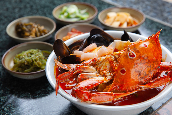 ヒーシン済州のダッコムタンチャンポンとガンプンギのボウル