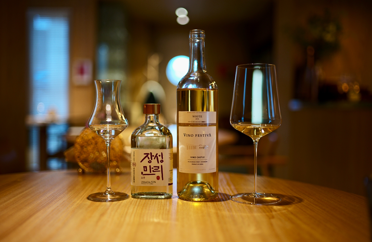 Dokdo 16 Celsius small table with makgeolli and seasonal Korean plates - Image 10