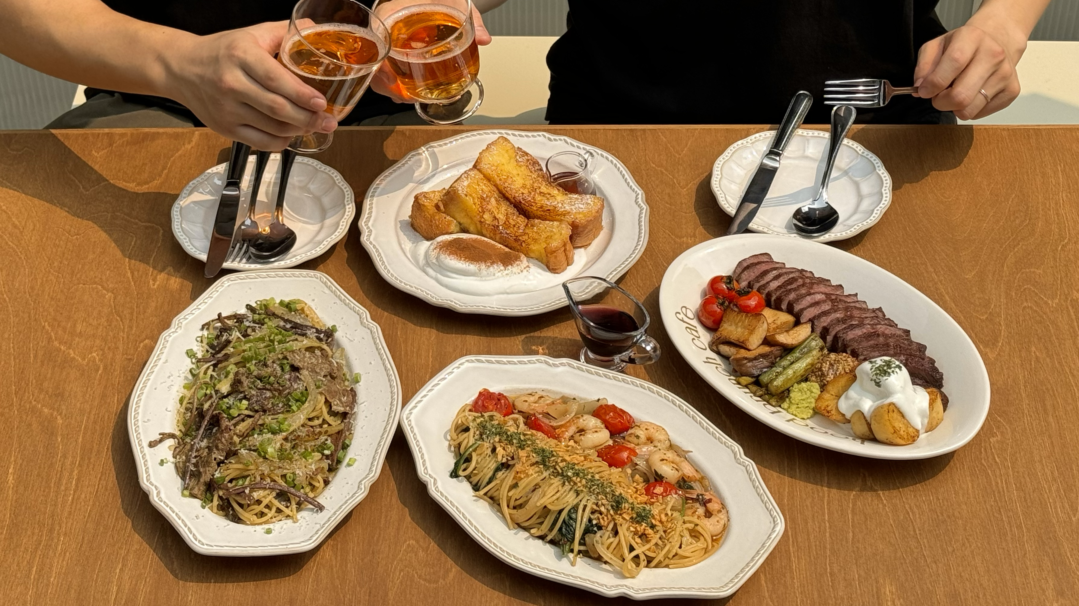 ヘオッ延南のニョッキセットと窓際のフレンチトースト