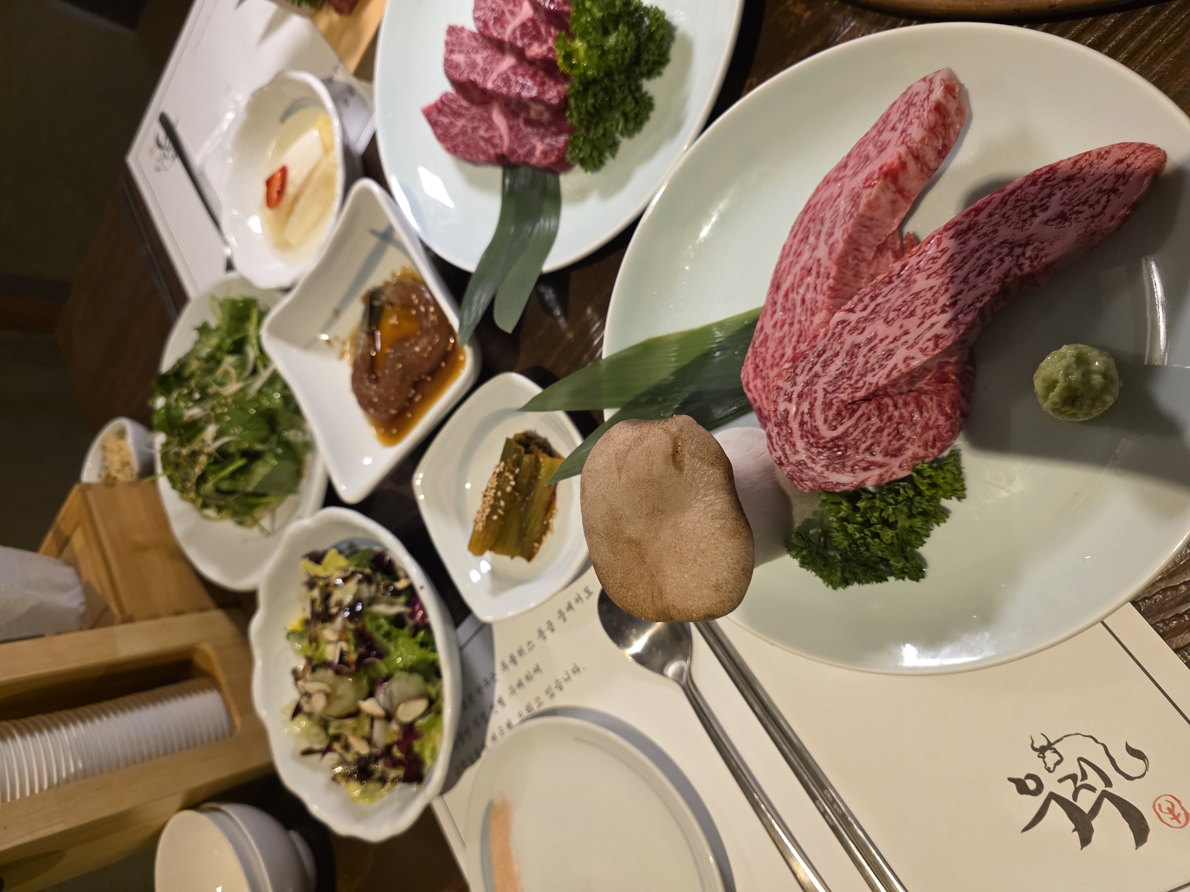 Ujeog Hadanのリブ盛り合わせときれいなパンチャン