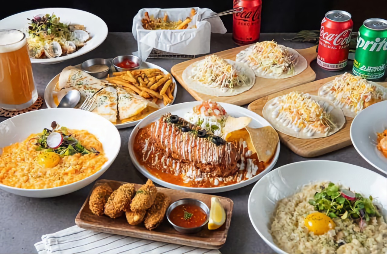 Cozy 餐廳多元墨西哥料理與義大利麵的熱鬧餐桌