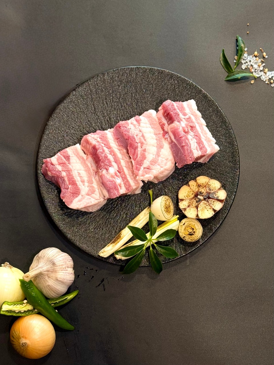 ゴダルグイ・プレミアム国産雌豚カットが美しく並ぶ