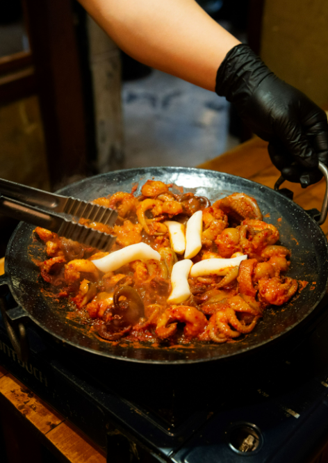 Spicy stir-fried webfoot octopus