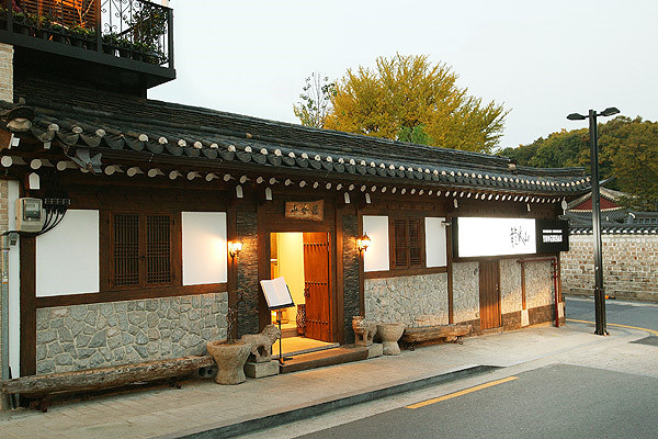 Serene hansik course at Yongsusan Biwon near Changdeokgung