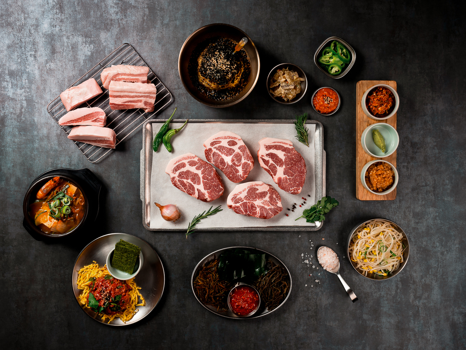 BBQ YUL 光亮的米饭碗与烤肉套餐