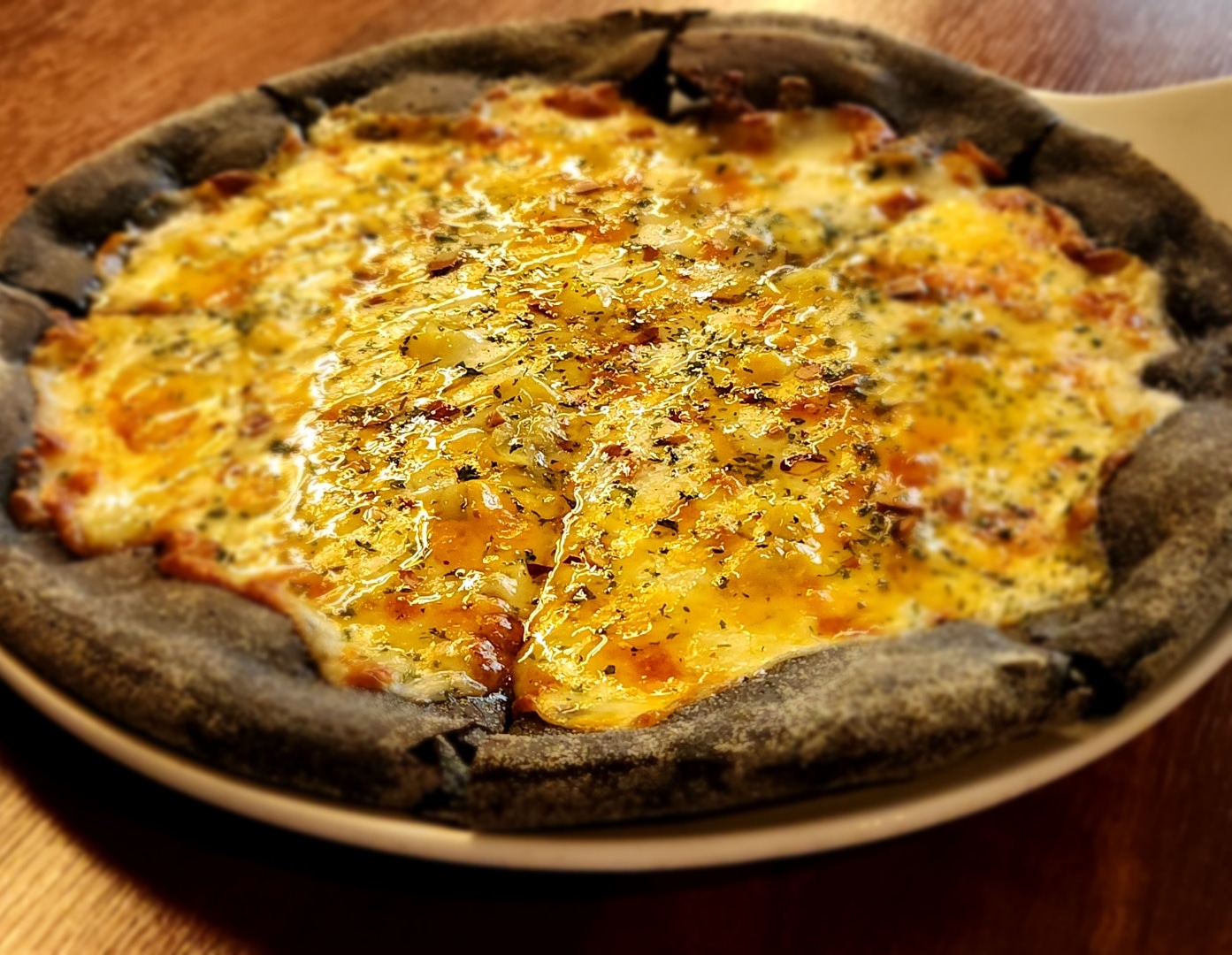 AiSuma warm Italian dining room with pizza and pasta