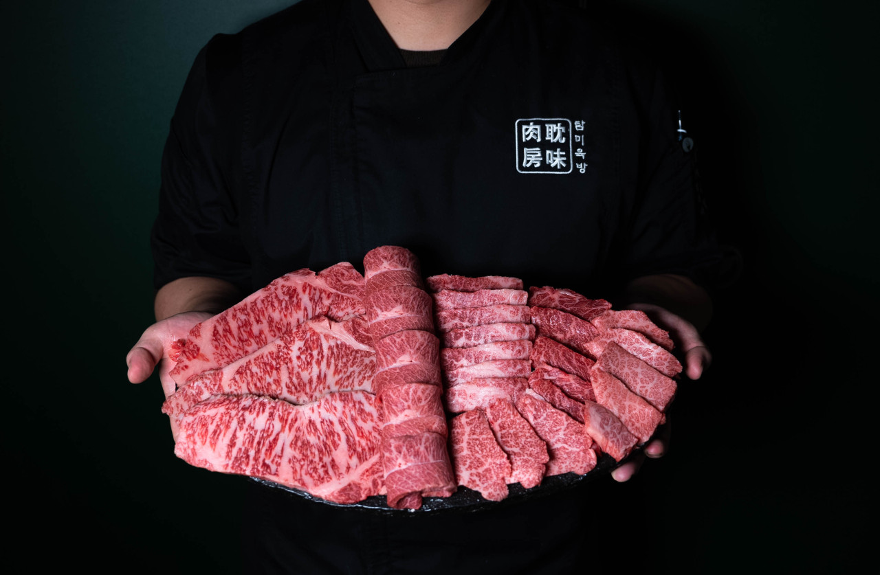 大邱寿城区のTammi Yukbangで提供されるプレミアム牛肉のジュージュー焼き