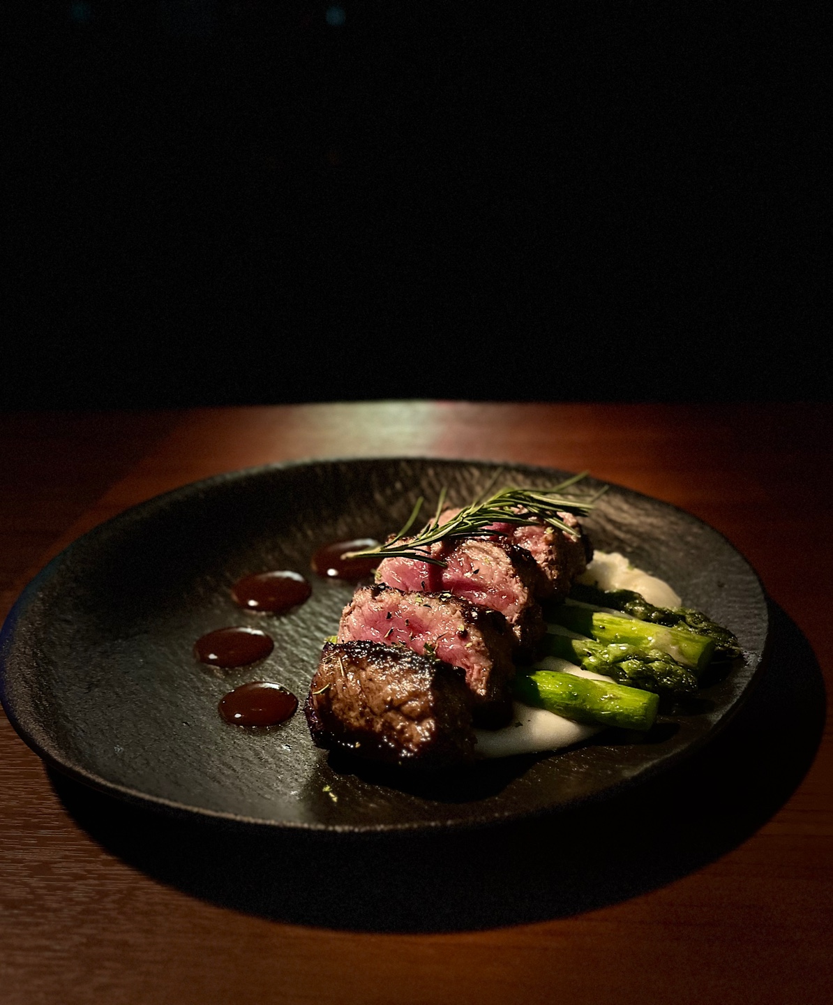 Yeonnam5701 live jazz performance with wine tables