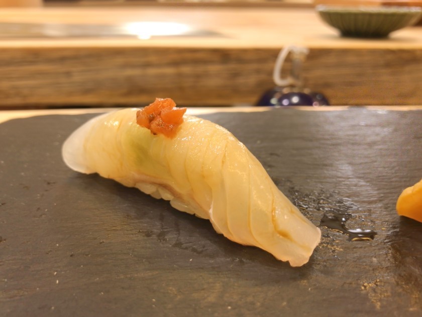 Iyo Iyo Sushi孔德店握壽司與炸鮑魚拼盤