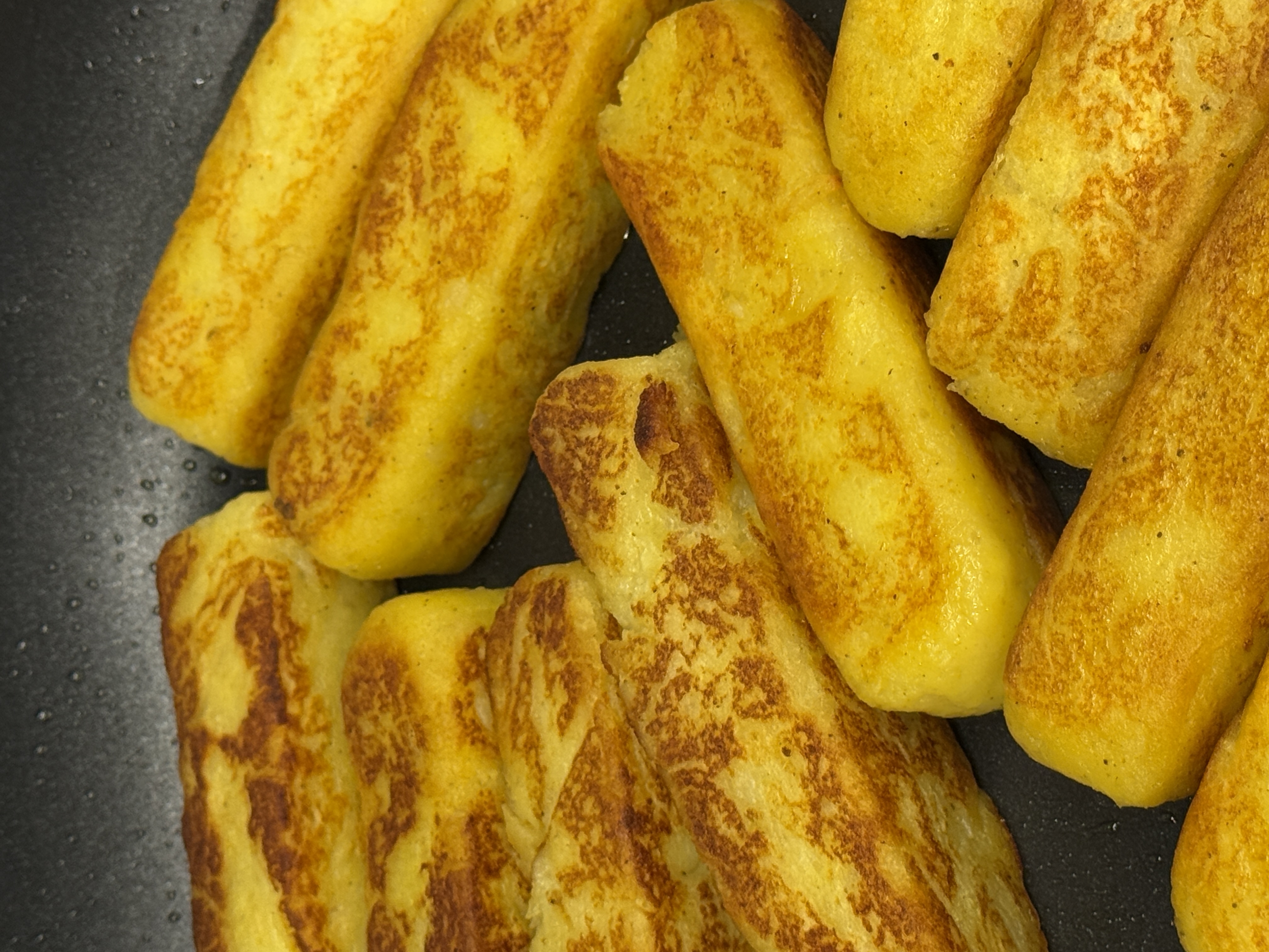 Seafood paella with socarrat at Villa de costes in Hawolgok