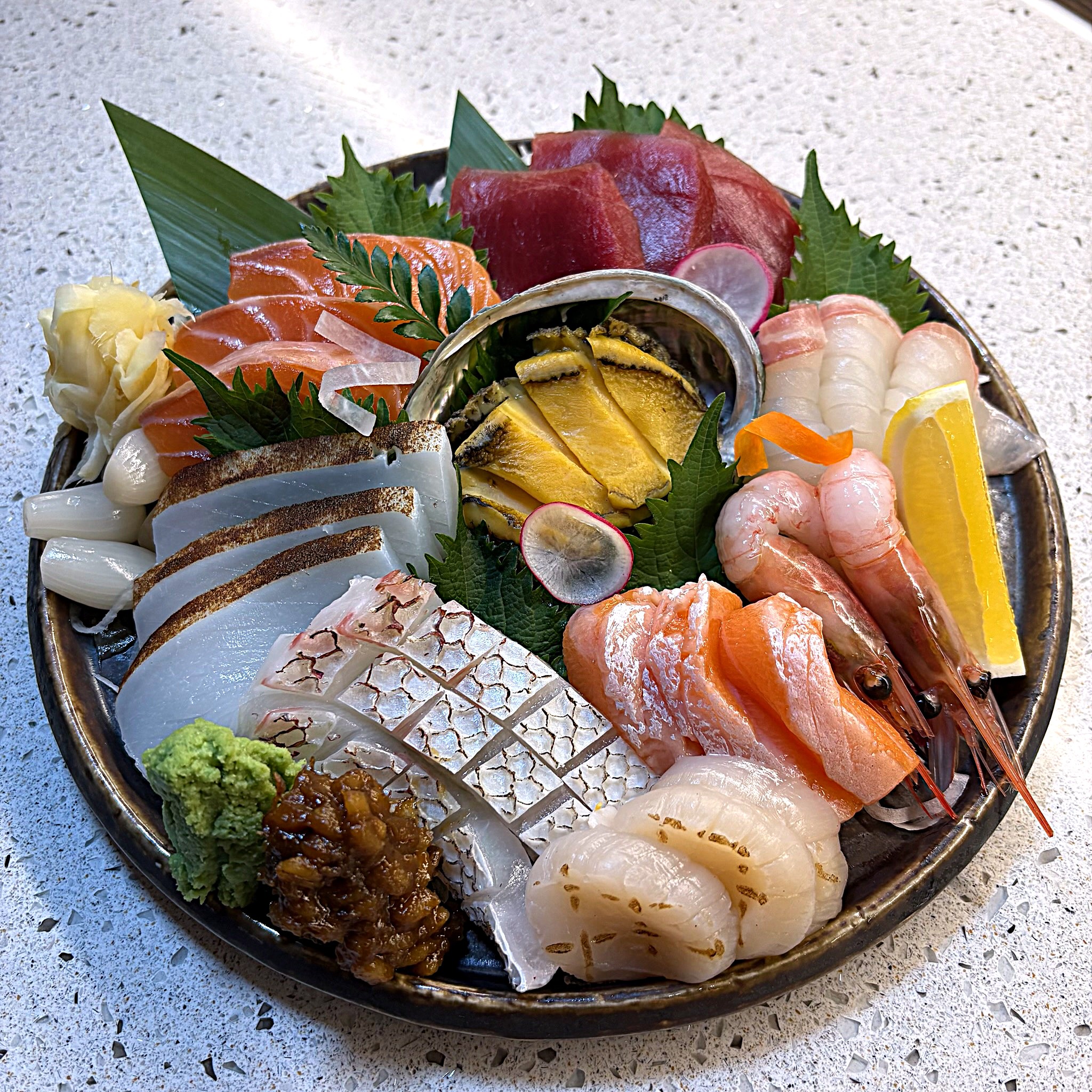 温かみのある照明の居酒屋テーブル、ヨイチ清州洞