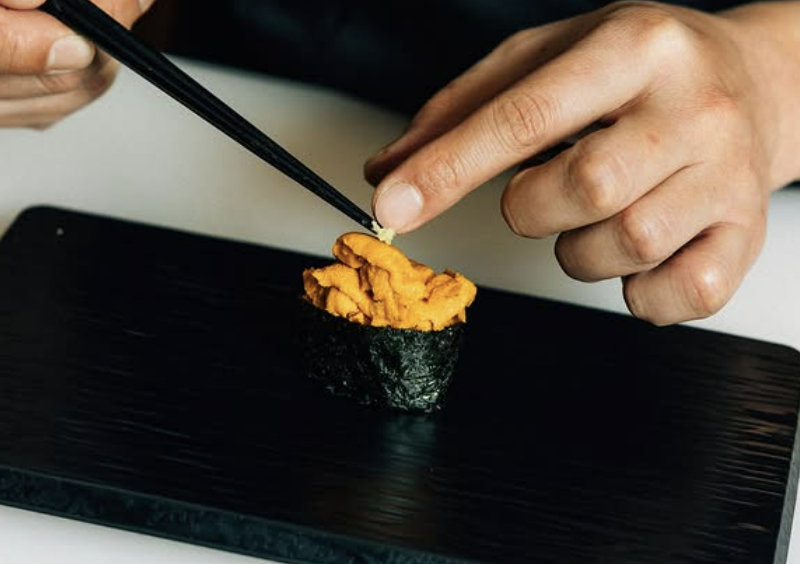 Omakase Sushi Osai Seongsu counter with chef serving