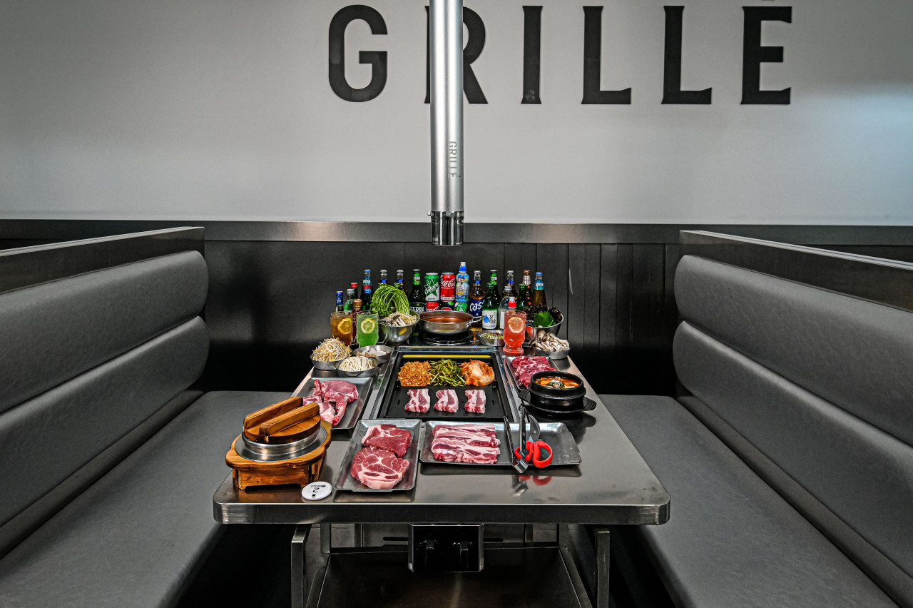 GRILLE 稀有 YBD 豬種五花肉，鹽熟與稻殼煙燻