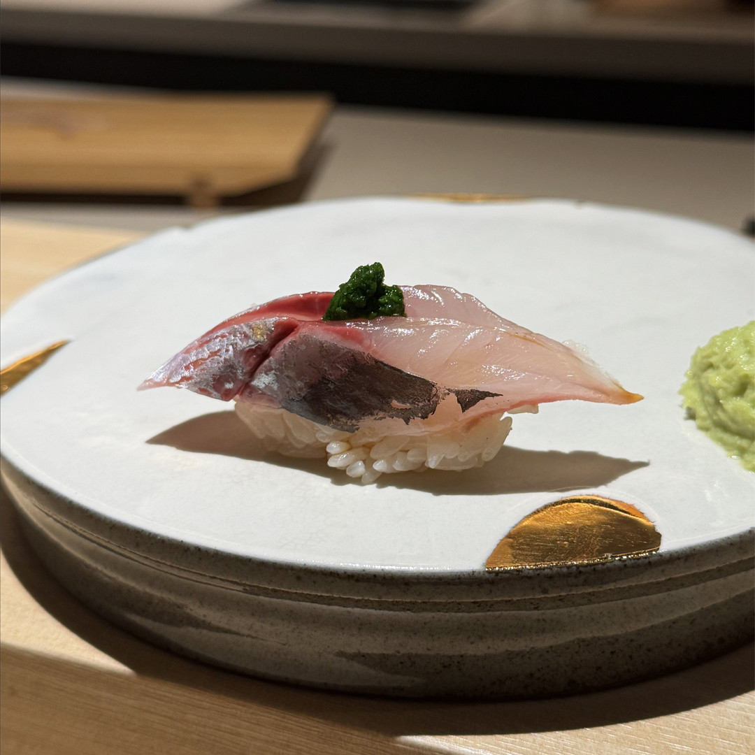 Kiraku omakase counter with nigiri service