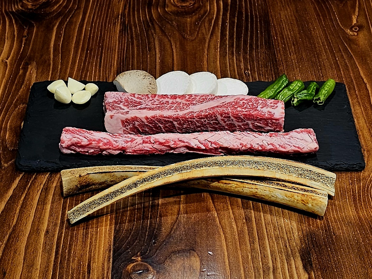 binkan 稻草炙烤醃製牛排骨搭配小菜