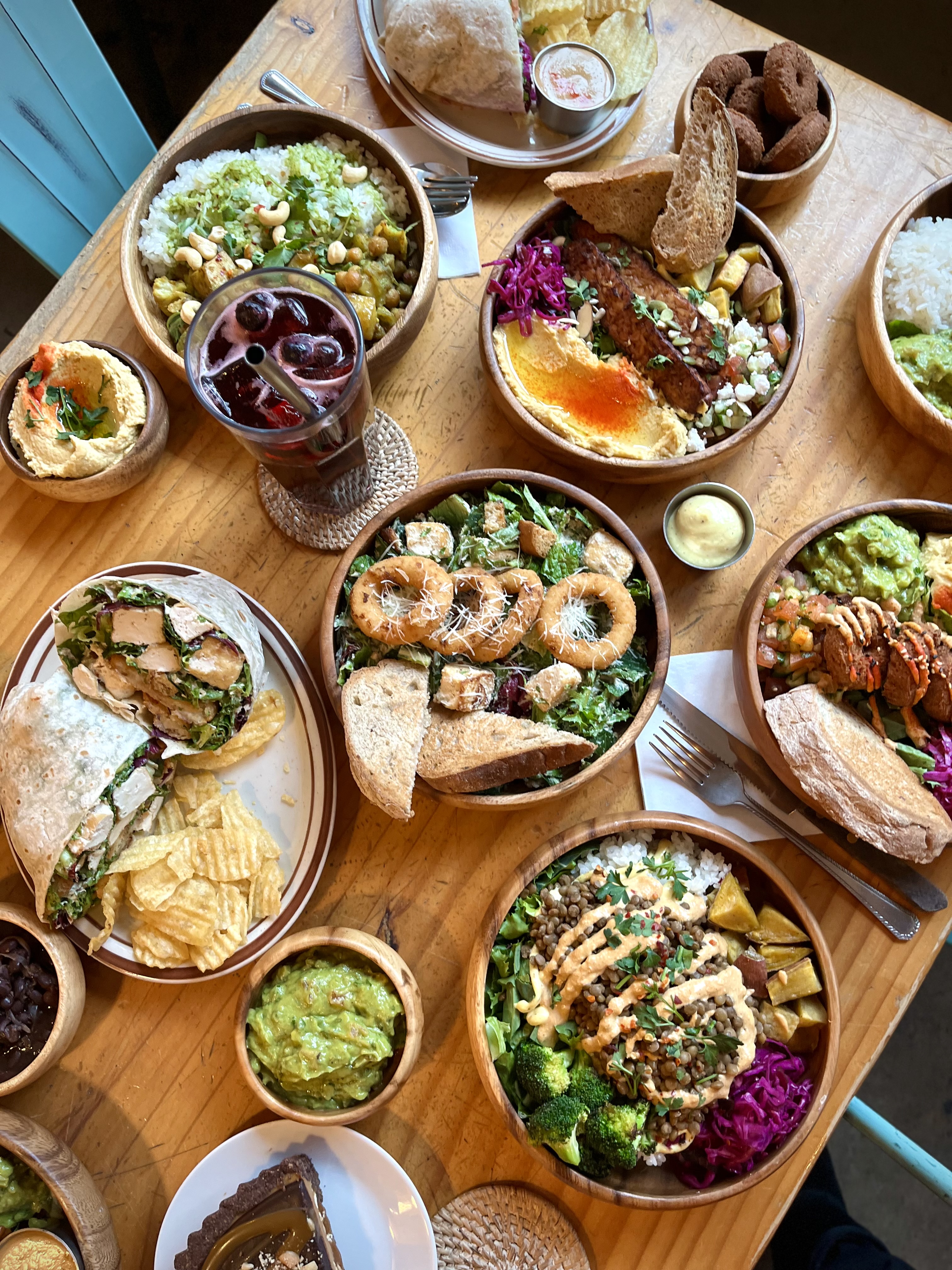 Plant Cafe 延南 素食早午餐餐盤與蛋糕